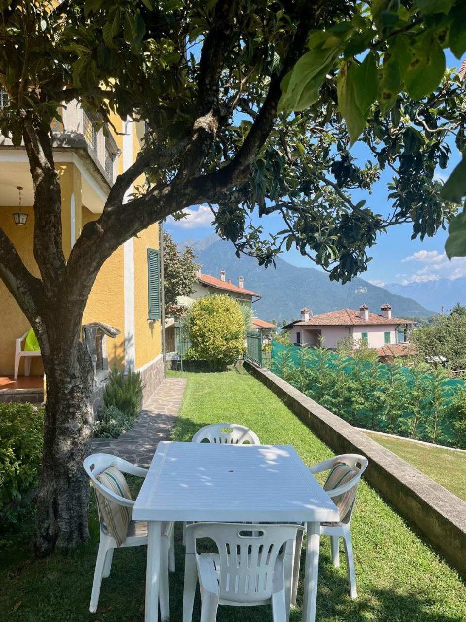 Casa Gialla Gera Lario Exteriör bild